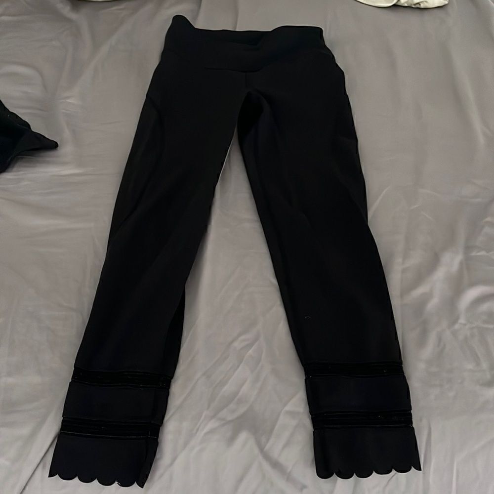Free People FP Movement scalloped leggings size XS cropped with detail